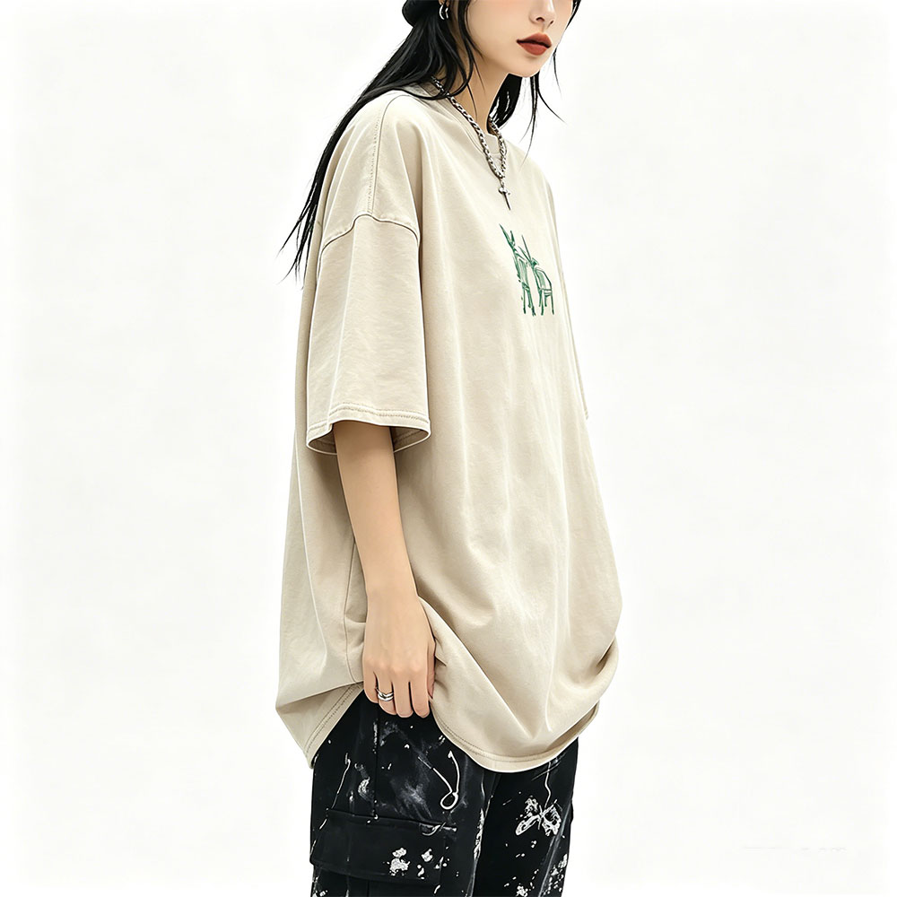 Foto Street Fashion - Camiseta Vintage Lavada de Rapper Bad