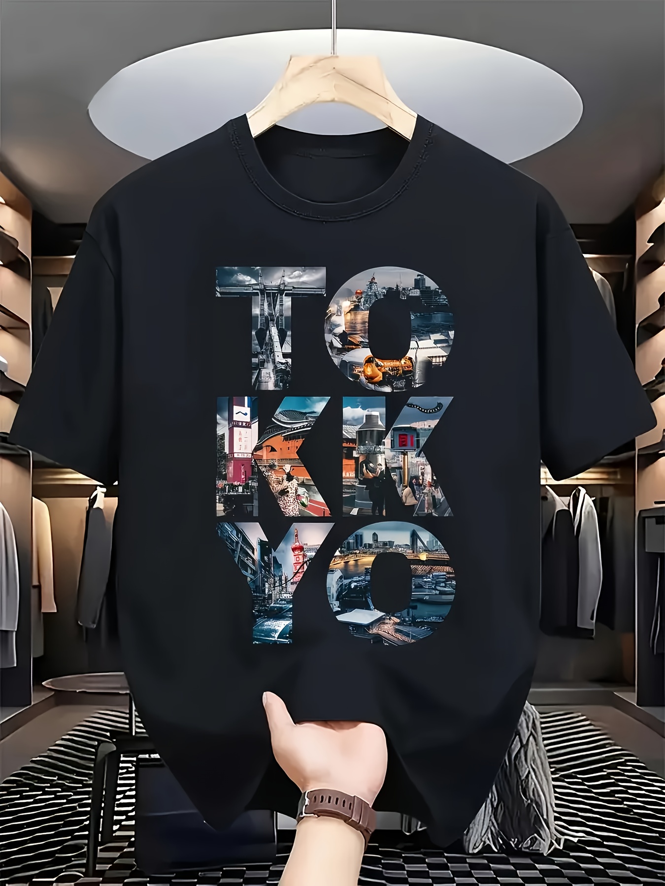 Street Fashion In Tokyo - Camiseta Gráfica Negra de Moda para
