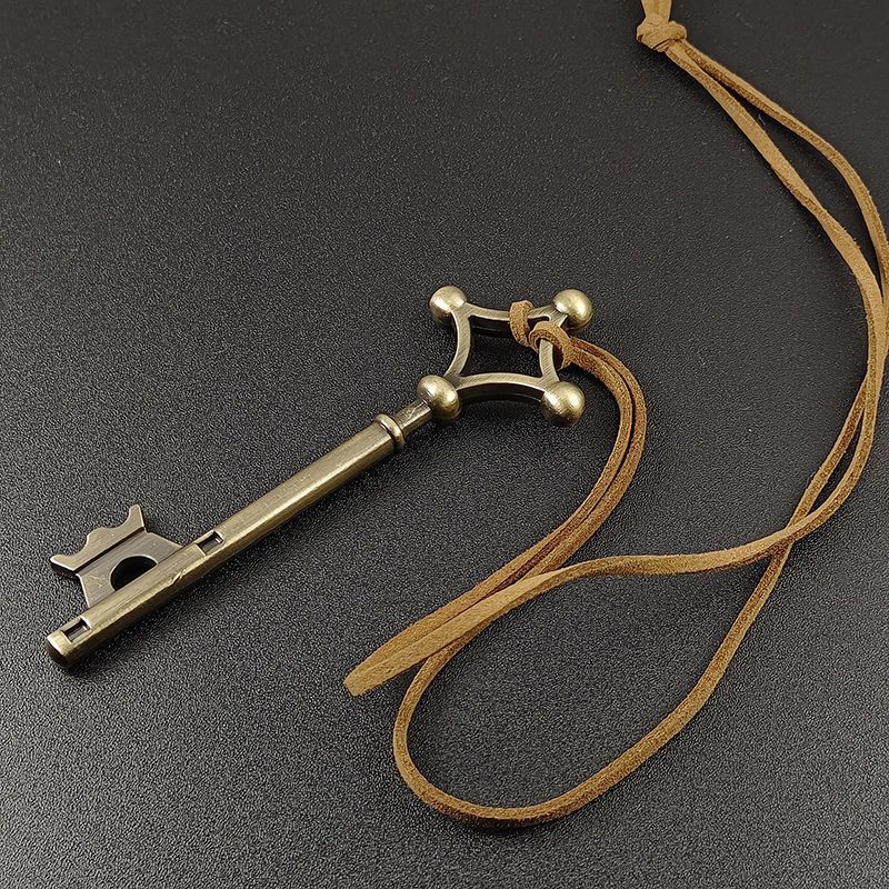 Collar con Llave de Ataque a l - Street Fashion Anime reseña y precio