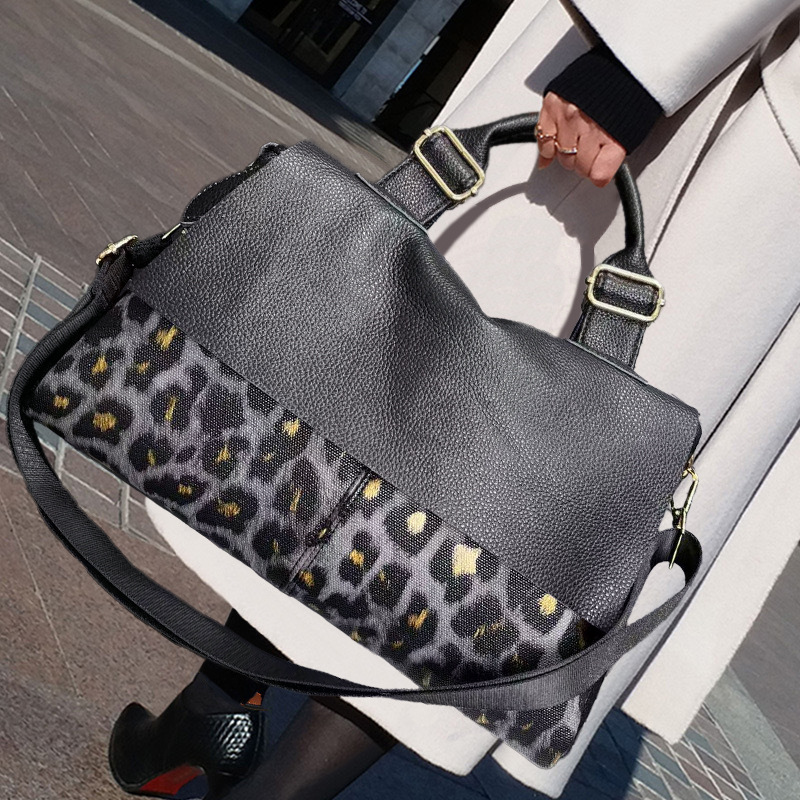 Bolso de mano con estampado de - Street Fashion Types reseña y precio