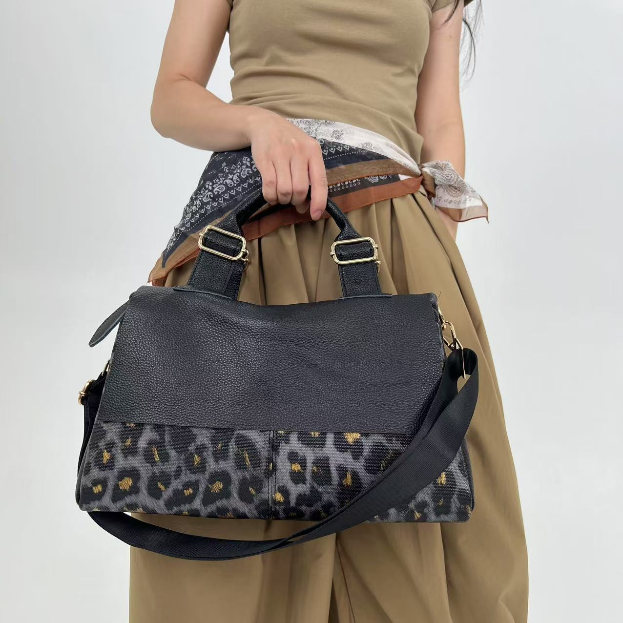 Bolso de mano con estampado de - Street Fashion Types reseña y precio
